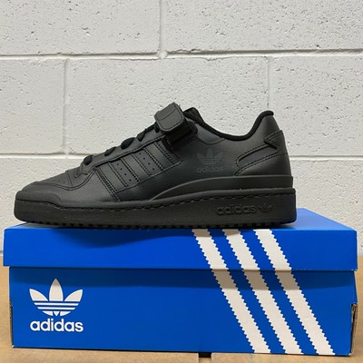 adidas forum low triple black