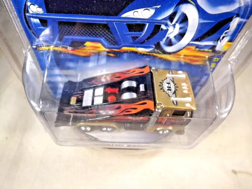 2001 Hot Wheels Final Run 4/12 RAMP TRUCK Gold-Black w/Real Riders Chrome DD Sp - Image 3 of 4