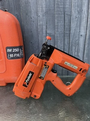 Paslode IM250  16G 2nd Fix Nail Gun 3 Gas 2 New Battery Charger.Service. - Image 1 of 4
