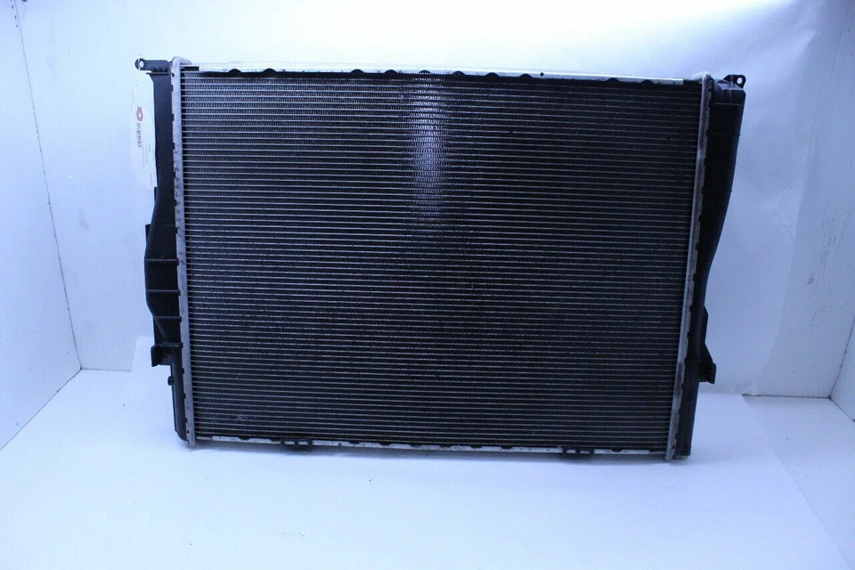2008-2013 BMW M3 Radiator OEM Used - Imagem 4 de 4