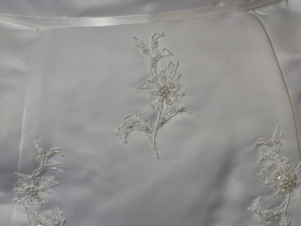 Wedding dress davids bridal excellent condition ballroom sleeveless - Image 2 of 4