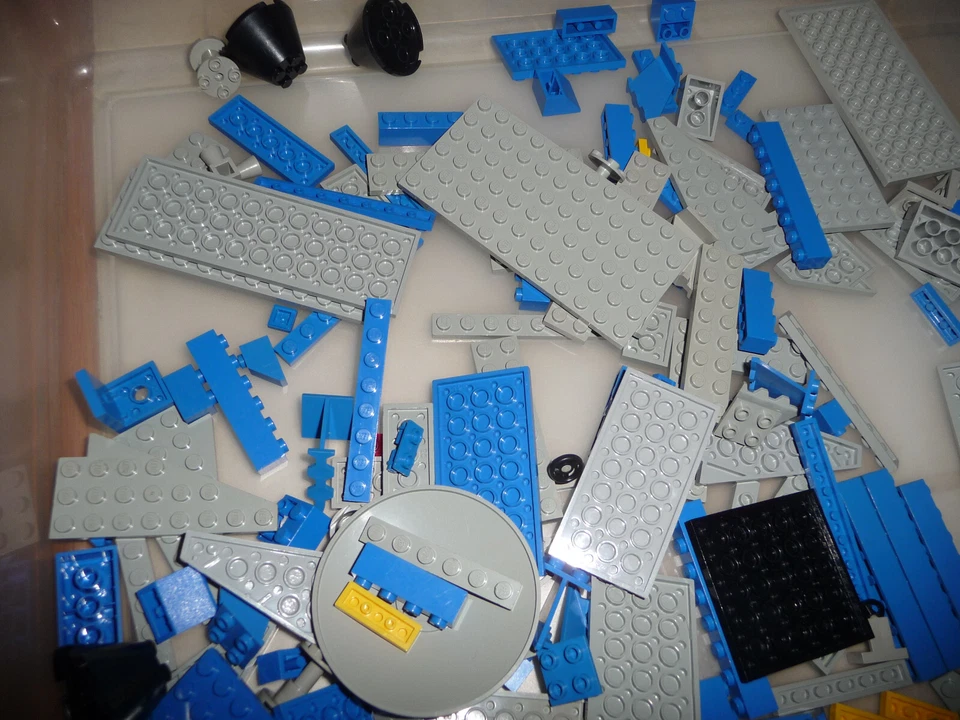 1979 Lego Classic Space 497 Galaxy Explorer mostly complete, NO base plates NICE - Image 3 of 4