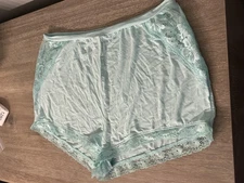 Victoria's Secret Sleep Shorts Womens Large Mint Lace Trim Pajama Lounge NWT