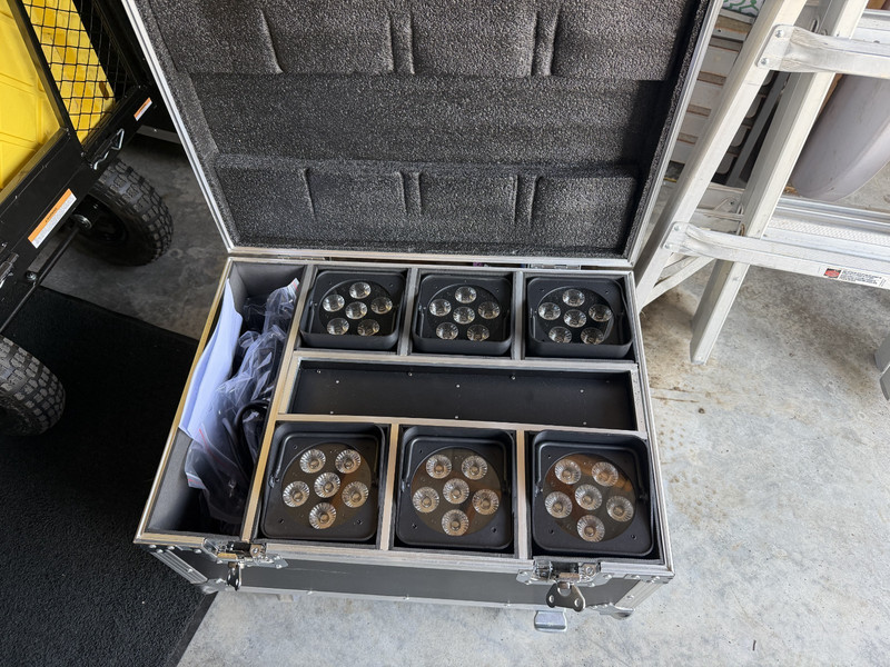 Uplight 6x18W RGBWAUV LED Wireless DMX Uplight System Charging Rolling Hard Case