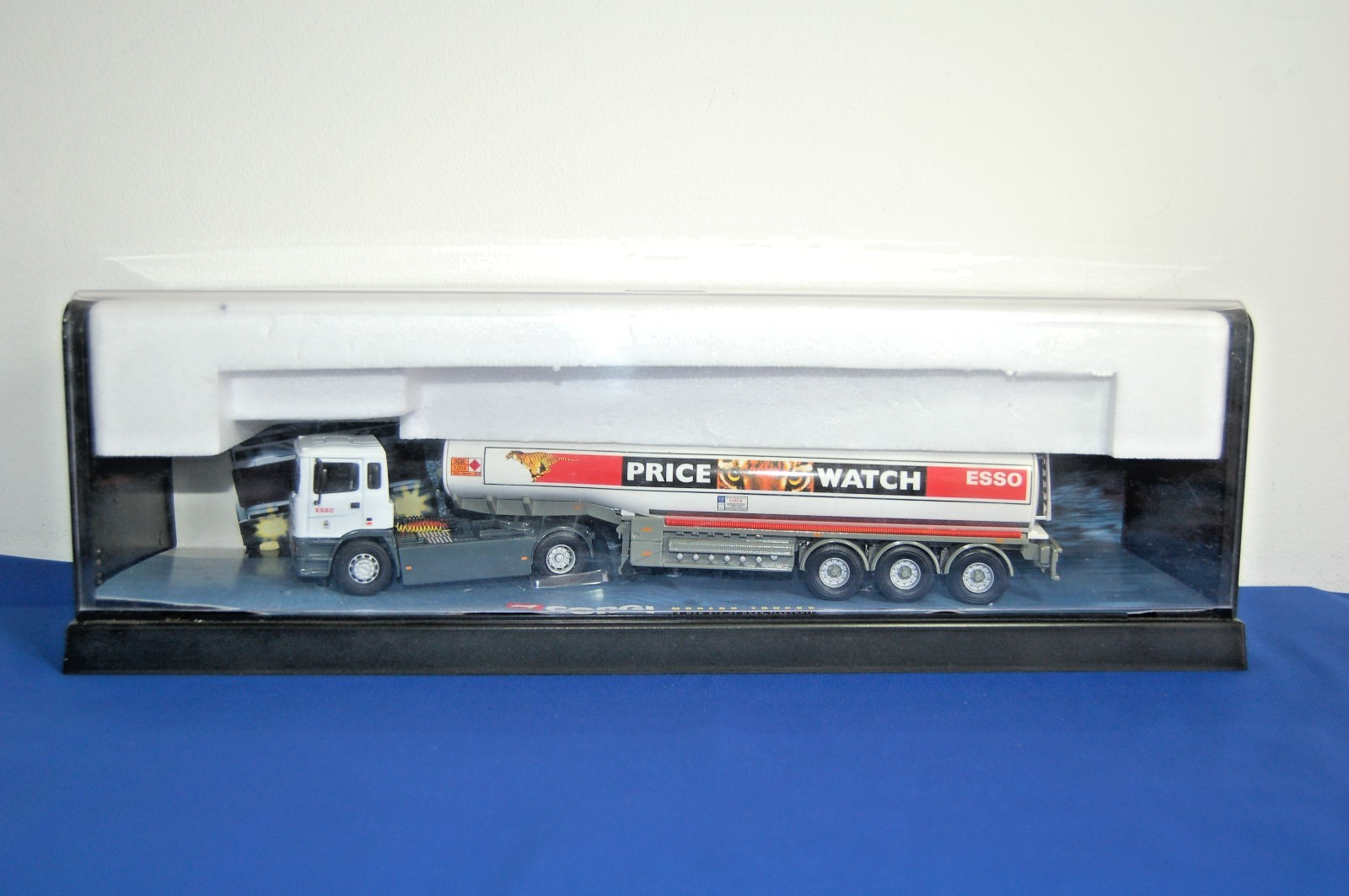 CORGI 75104 ERF EC TANKER - ESSO