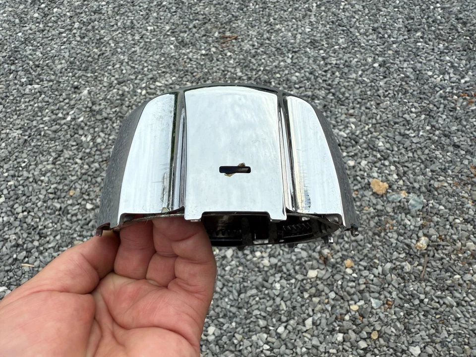 TAPA CENTRAL RUEDA MITSUBISHI MONTERO OEM CROMO MB816581 2000-2004 CON CABLE Foto 2 de 4