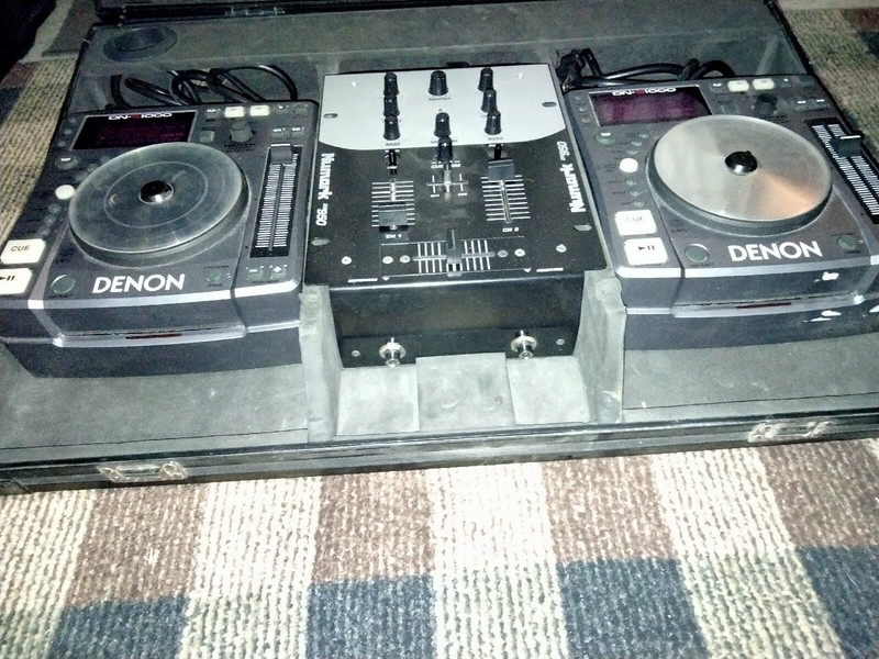 Denon DN-s1000 2 Channel DJ Mixer & Two Denon DN-S1000 Compact CD/MP3 Player