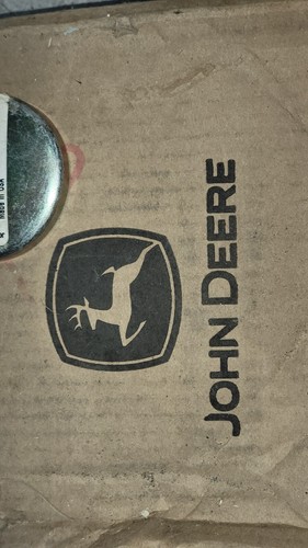(1) JOHN DEERE, E76561, 2.5 INCH DUST COVER CAP, OLD STOCK, NEW AND UNUSED - Picture 13 of 19