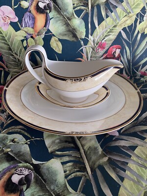 wedgwood Füllhorn Platte 36cm und Sauciere mit Bodenplatte Bone China