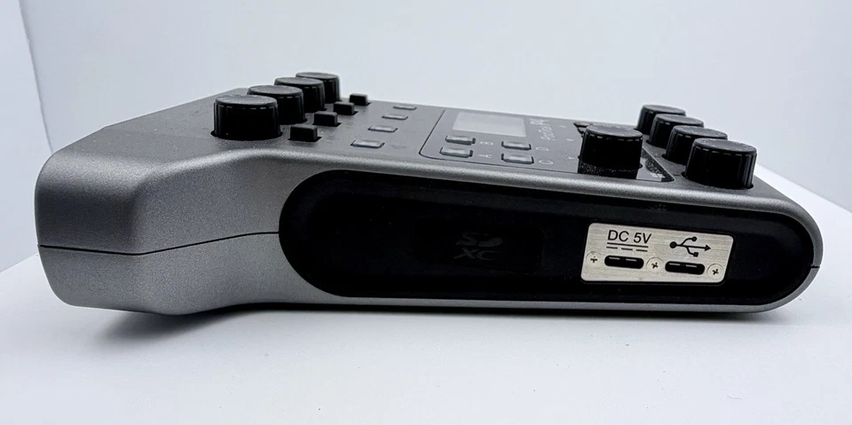 Zoom PodTrak P4 Podcast Recorder & 64GB SanDisk Card (Boxed) w/Carrying Case. - Image 4 of 4