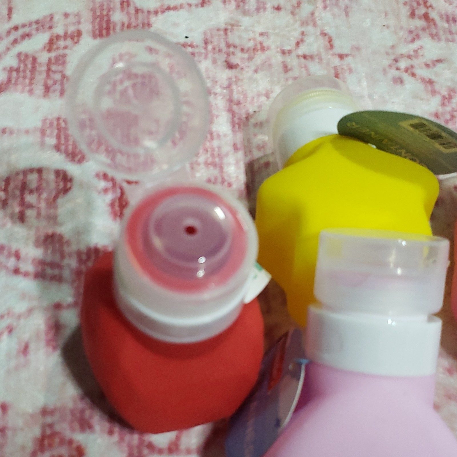 Refillable Leakproof Silicone Travel Bottles Set Red Pink Yellow Dispenser