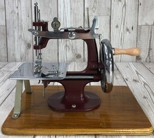 Vintage 1940's/50's Essex MK1 Miniature Sewing Machine in Original Box