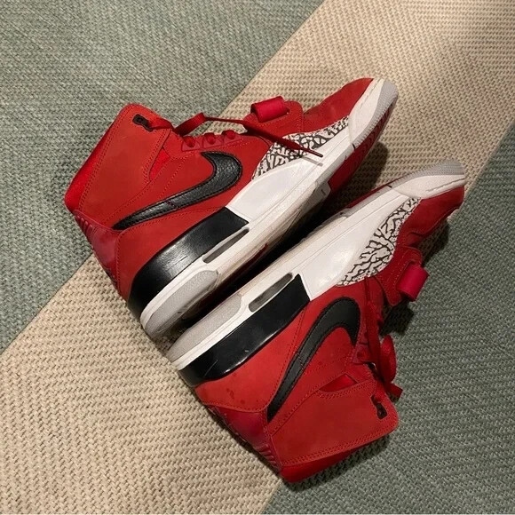 Nike Jordan Legacy 312 TORO Varsity Red Black White 2018  display picture 3