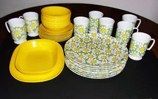TEXAS WARE HTF Daisy 34 Pcs Plates Bowls Side Plates Platter Serving Bowl Estate