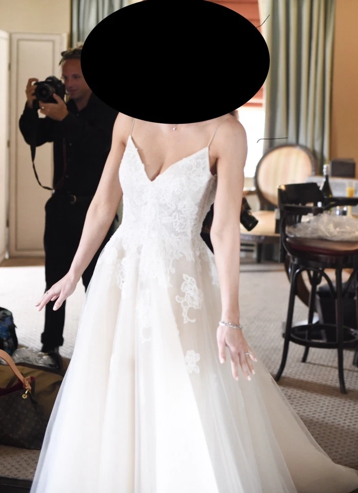 Vera Wang, Monique Lhuillier, Carolina Herrera, Oscar de la Renta, Reem Acra - Image 3 of 4