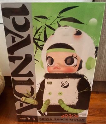 Pop Mart MEGA SPACE MOLLY 400% PANDA Collectible Limited Edition