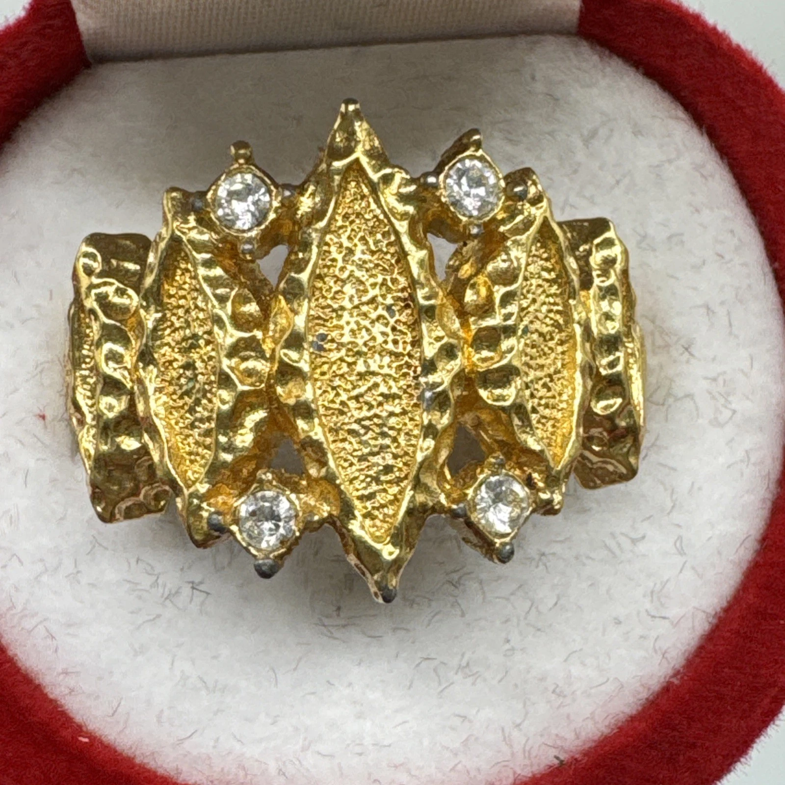 Bague vintage fantaisie avec strass. Taille 57.