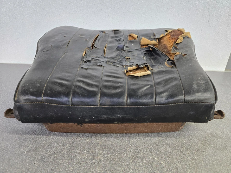 NICE USED ORIGINAL RECARO PORSCHE 356A 356B T5 PASSENGERS BUCKET SEAT BASE UNIT - Image 4 of 4