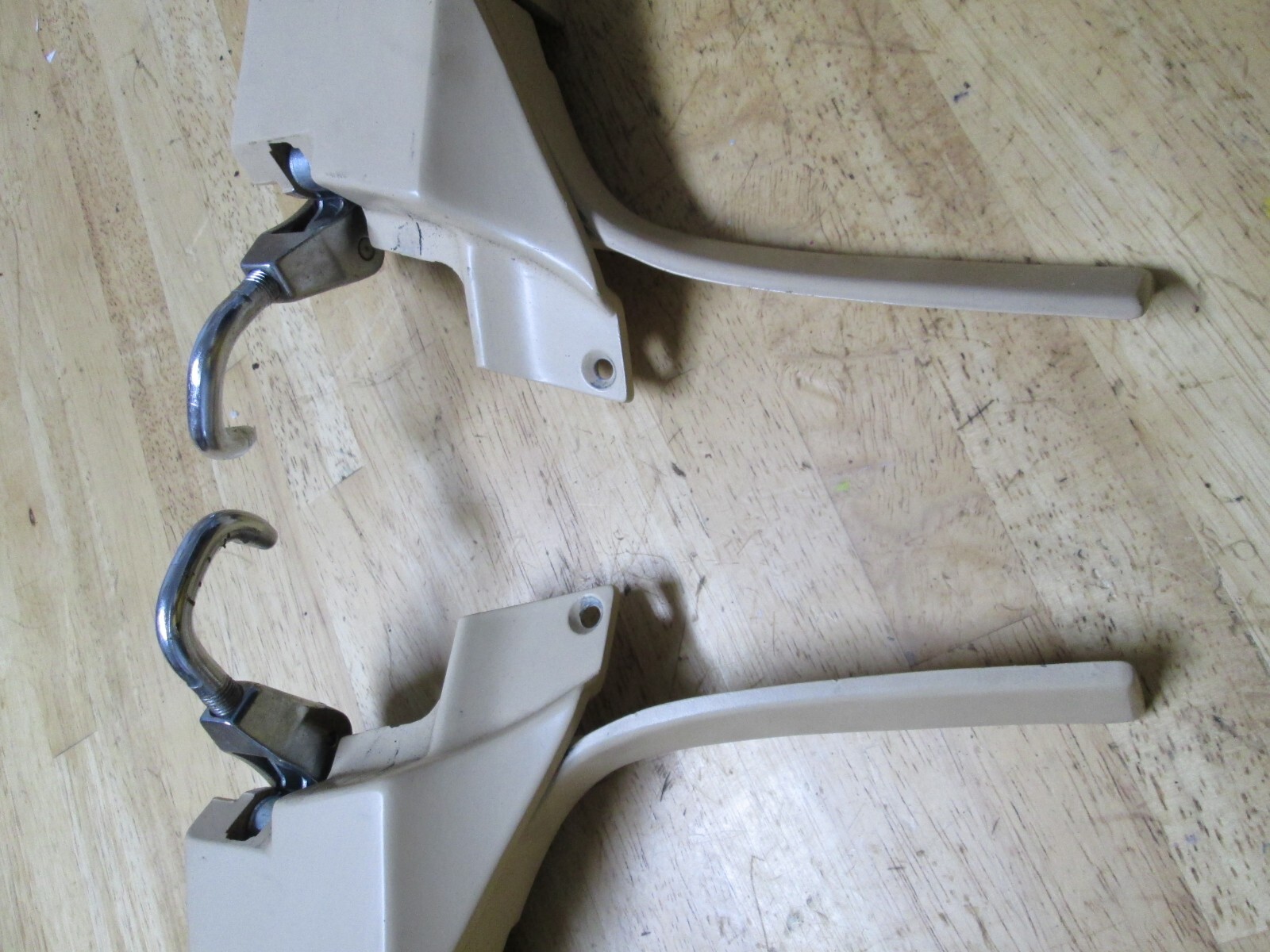 1991 Chrysler Maserati TC convertible Hard Top front Lock latch Set OEM