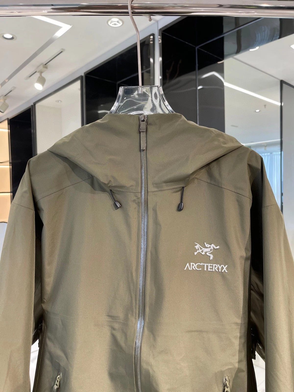 Unisex ARC Beta LT Coat Waterproof Camping Hiking Outdoor Green Jackets image 4