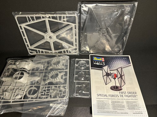 Revell 1:35 06745 Star Wars First Order Special Forces Tie Fighter *NEW* MH025 - Imagen 3 de 4