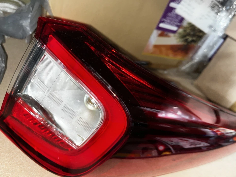 Conjunto de luz trasera señal de giro para pasajero derecho OEM 19-25 Acura RDX Foto 2 de 4