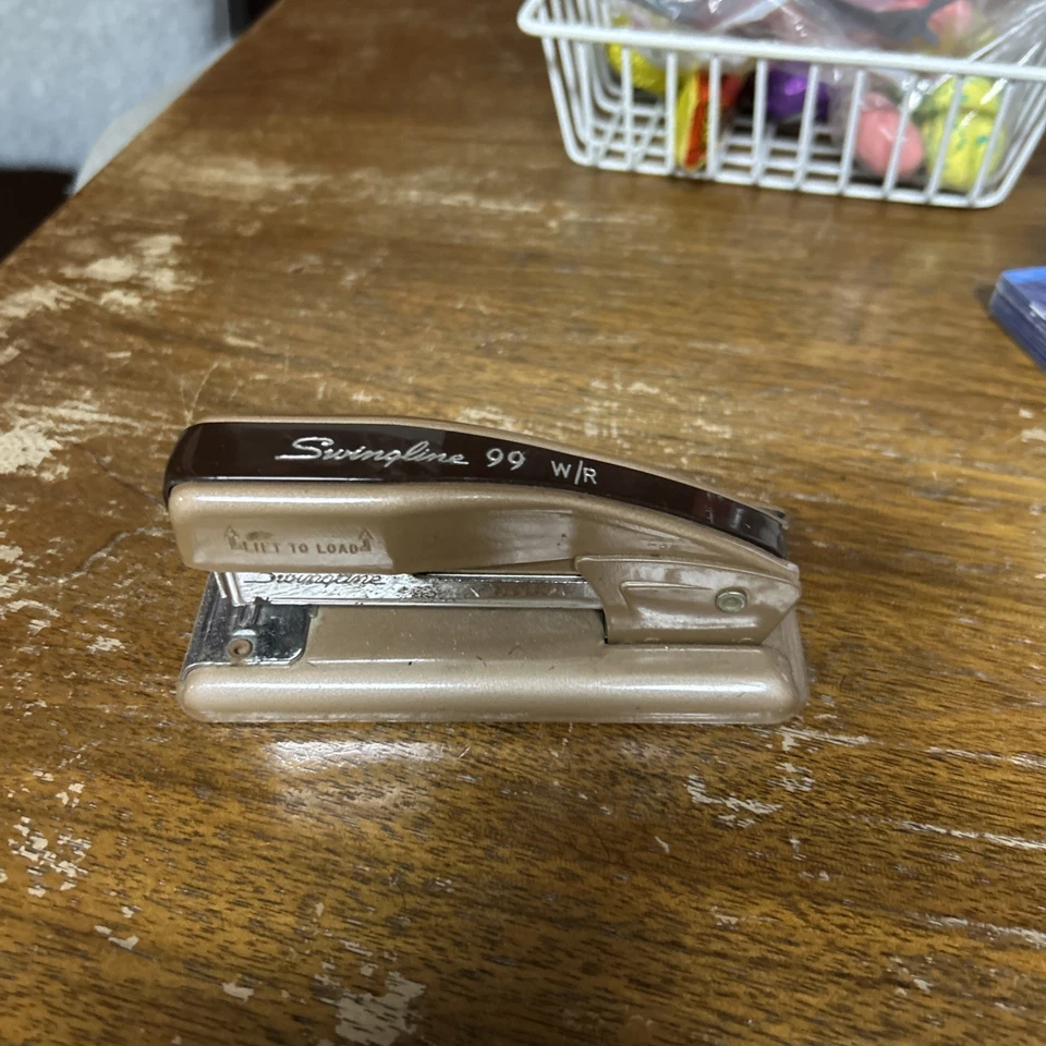 Grapadora manual alicate Swingline 99 vintage marrón con grapas, hecha en EE. UU. Foto 2 de 4