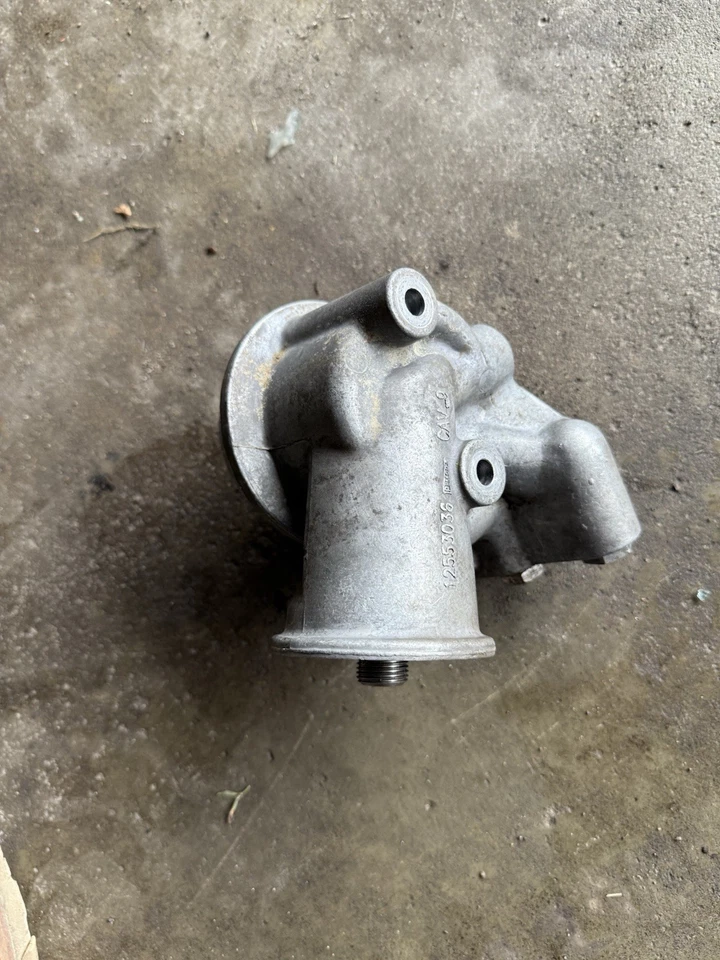 90 91 92 93 94 95 96 97 98 CHEVROLET K1500 5.7L OIL FILTER ADAPTER 12553036 OEM - Image 2 of 4