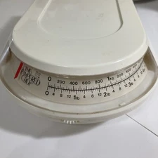 The Pampered Chef Kitchen Scale White Weighs Pounds& Kilograms