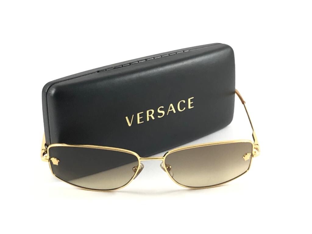 VINTAGE VERSACE MOD N33 RECTANGULAR GOLD FRAME SUNGLASSES 90'S