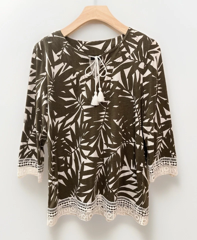 Talbots petite Vneck Crochet Trim Top Pullover Green White Medium - Image 2 of 4