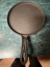 Cast Iron Skillet #7 with Fancy Handle Gate Marked