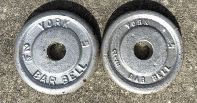 PAIR OF VINTAGE YORK BARBELL CO. 2-1/2  POUND STD HOLE CAST IRON WEIGHT PLATES