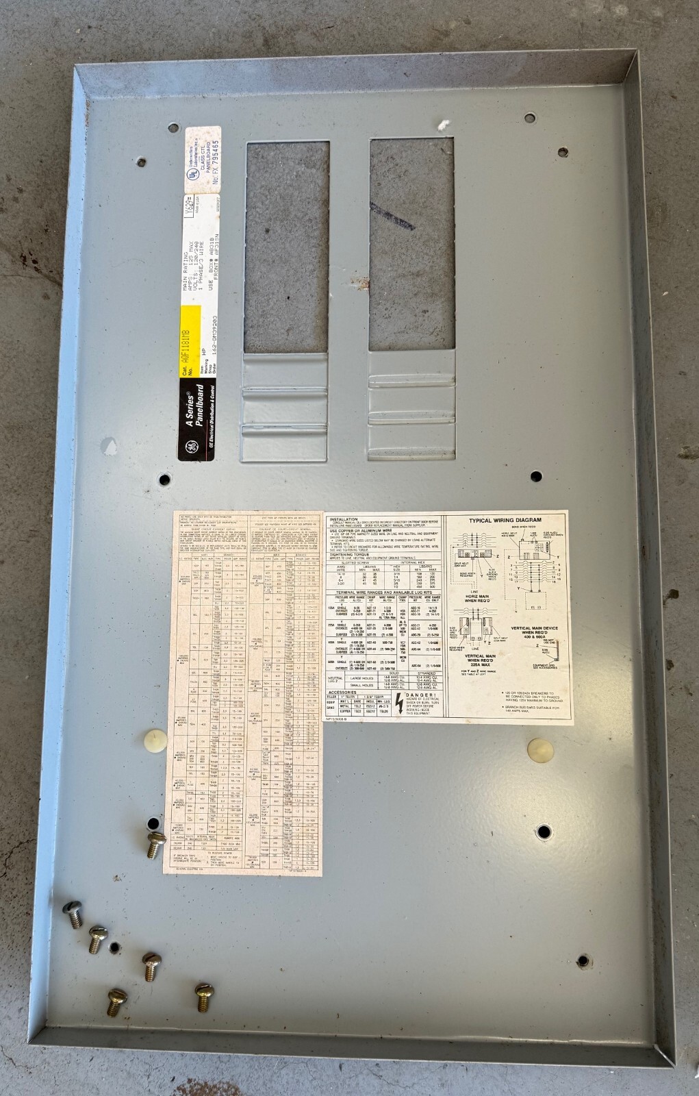 General Electric AQF118MB 120/240 V 125 A with Cover & 12 - THHQB120 Breakers