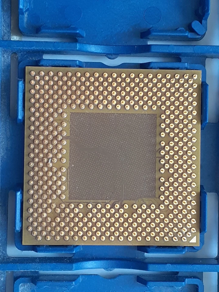 AMD DURON 1600 Mhz SOCKET 462 CPU@FULLY TESTED@DHD1600DLV1C@APPLEBRED CORE 1.6 G - Image 3 of 4