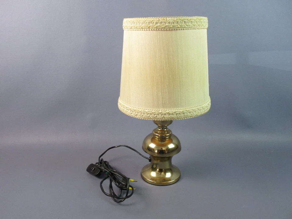 Lámpara de noche vintage con base de latón con pantalla de finales del siglo XX Foto 2 de 4