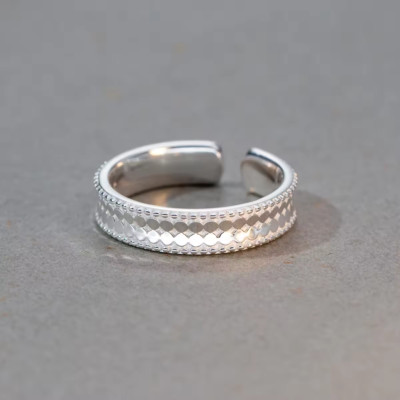 Damenring in 3D-Kreisdesign - glänzendem Silber, offene Größe.