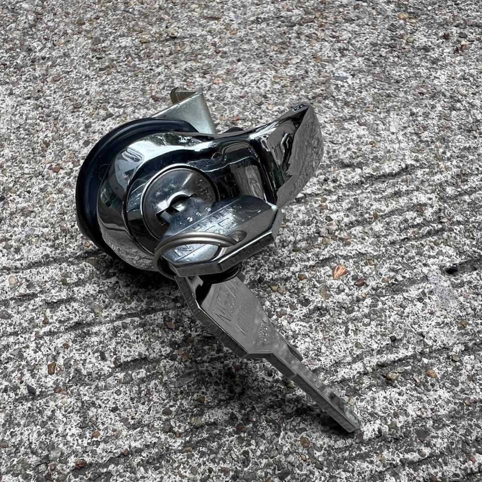 Оригинальные запчасти для перчаточного ящика пикапа DATSUN 521 520 новые из старых запасов Япония - Изображение 2 из 4