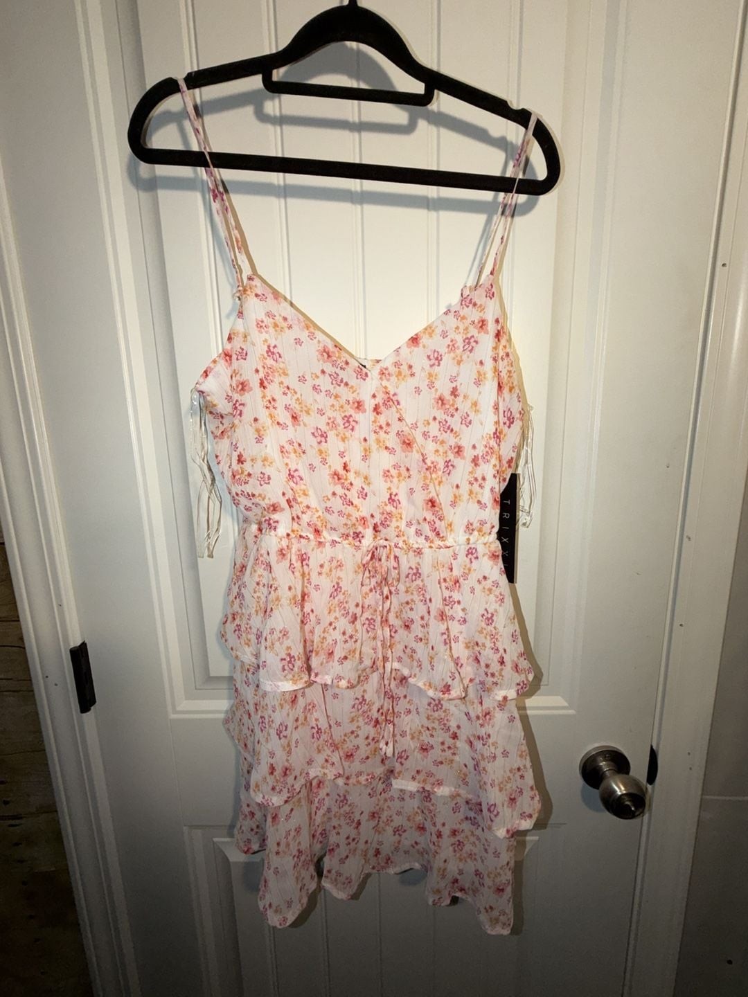 Strap needs to be repaired Trixxi Clothing Company Floral Tiered Ruffle Mini Dre, photo 2