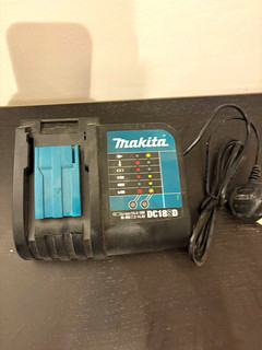 Makita DC18SD 14.4–18V Battery Charger Charges 1 Battery Black