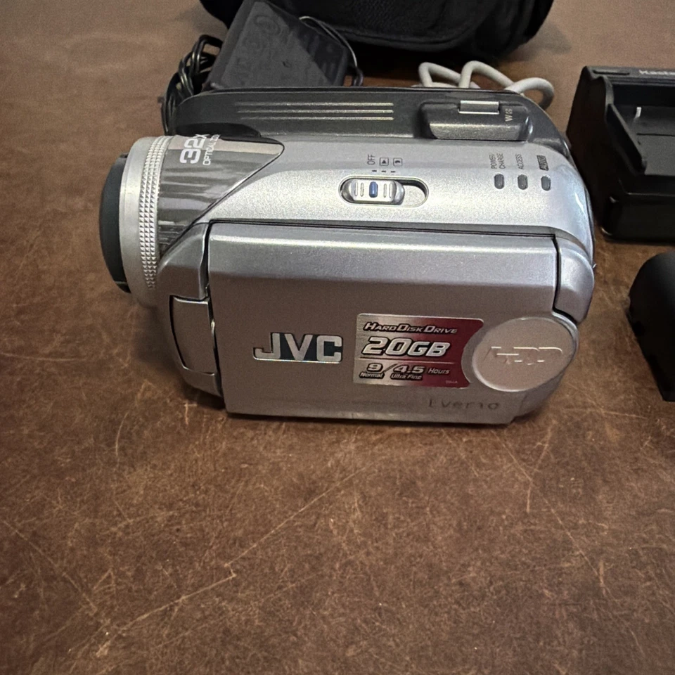 JVC Everio GZ-MG21U 20GB Hard Disk Drive Camcorder W/ Charger Battery Works Bag - Image 2 of 4