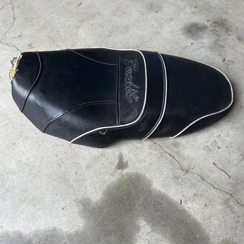 1997 - 2000 Suzuki Bandit GSF1200S Front Seat Saddle Leather - Image 2 of 4