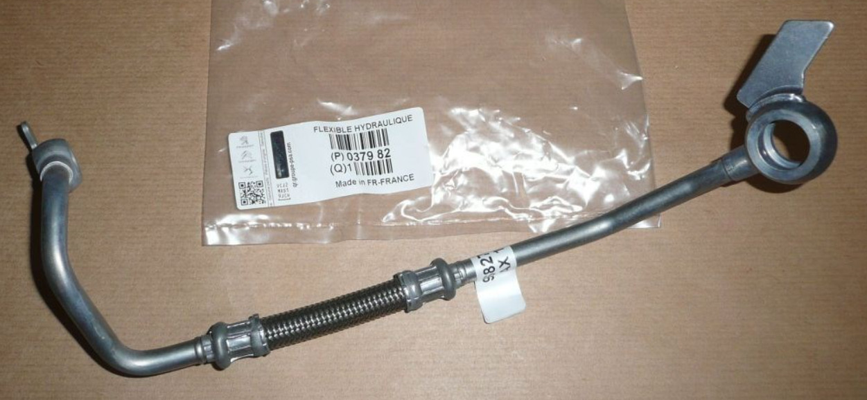 Tuyau retour huile turbo pour réparer la lubrification de Peugeot 407 2.0HDi