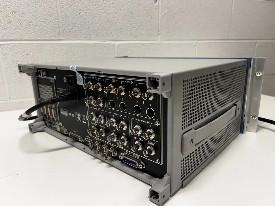 Rohde & Schwarz AMU 200A Baseband Signal Generator and Fading Simulator - Image 3 of 4