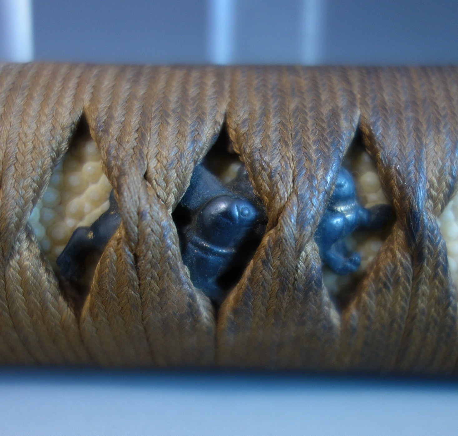 long Tsuka handle hilt dog menuki clam fuchi samurai sword fitting tsuba