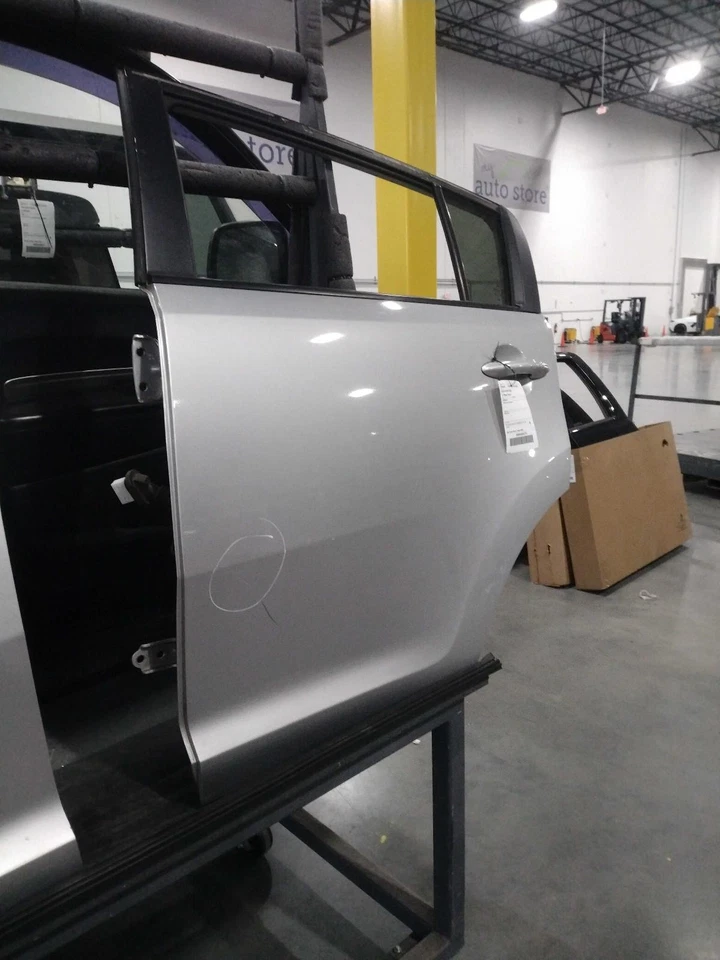 Conjunto de puerta trasera izquierda usado lado trasero se adapta a: Kia Sportage 2013 con tinte de privacidad gl Foto 2 de 4