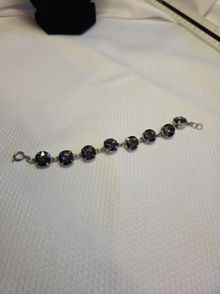Pulsera grande de diamantes de imitación gris facetados tono plata 7" Foto 2 de 2