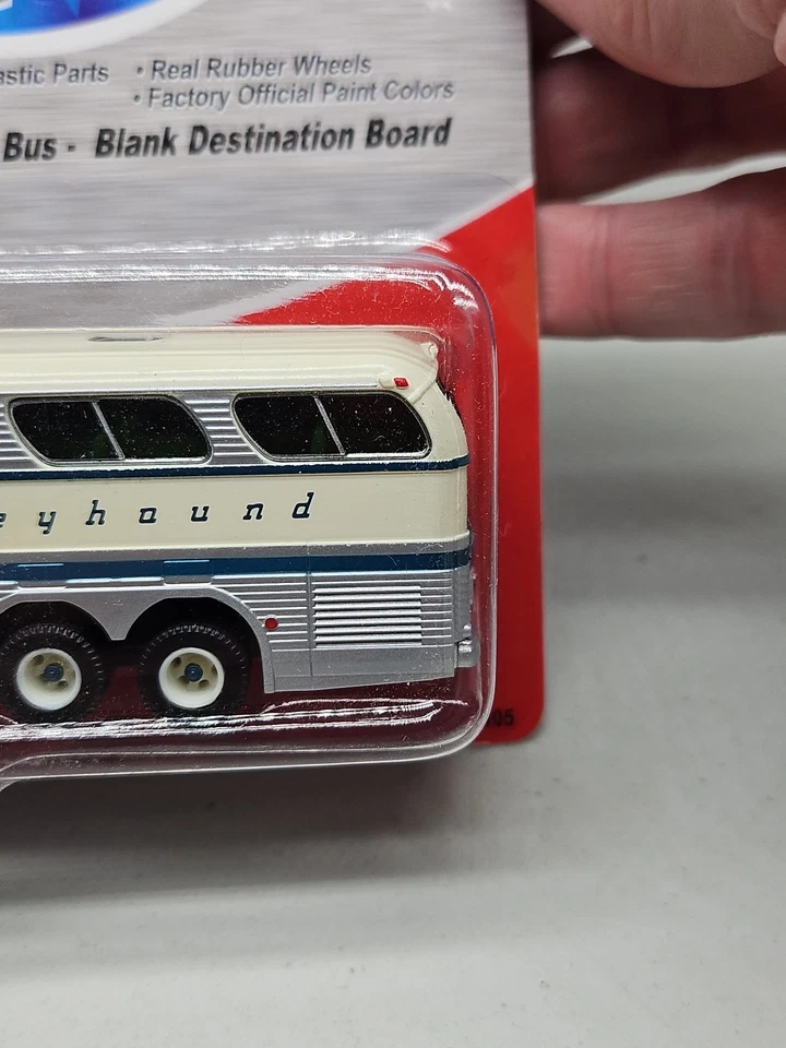 Classic Metal Works 1/87 GMC PD-4501 Scenicruiser Greyhound Bus.  - Image 4 of 4