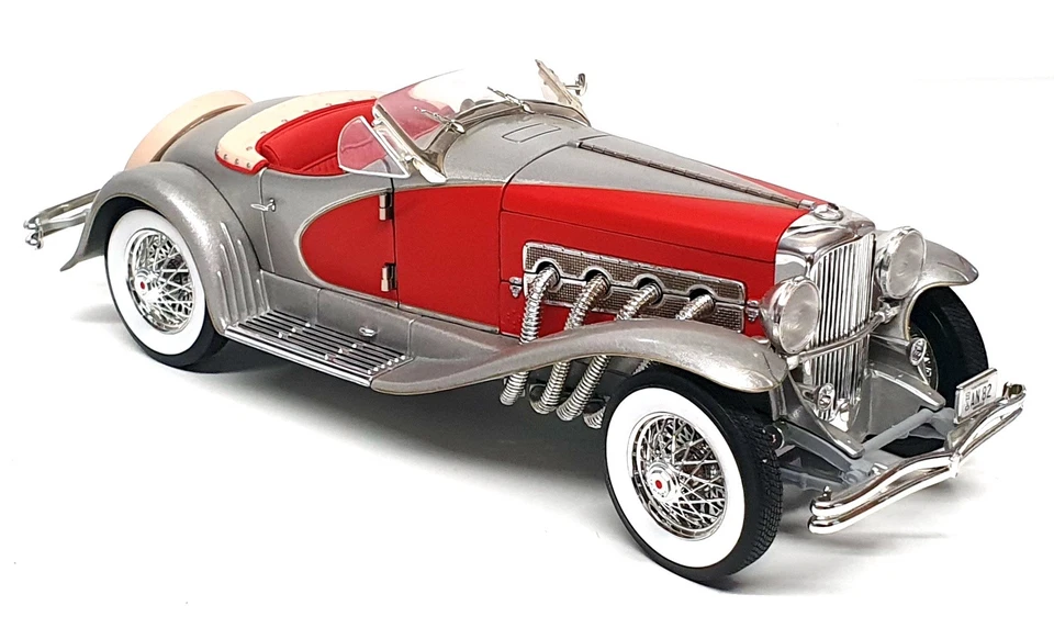 Ertl 1/18 Scale 91025B - 1935 Duesenberg SSJ Clark Gable - Silver/Red - Image 2 of 4