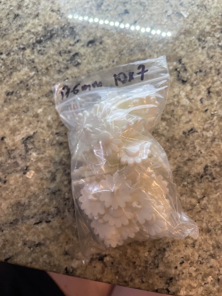 17.5mm X 10 Pcs White Daisy Floral Shank Buttons Flower Retro Vintage - image 3 of 3